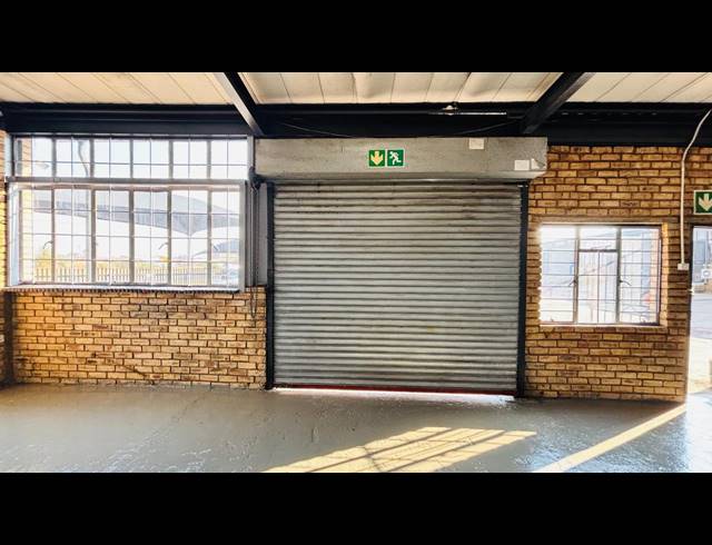 264M² WAREHOUSE TO LET IN FACTORIA